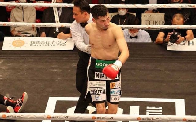 「死に場所」を探すボクサー人生最終章　32歳、元世界王者・岩佐亮佑が引退できない訳