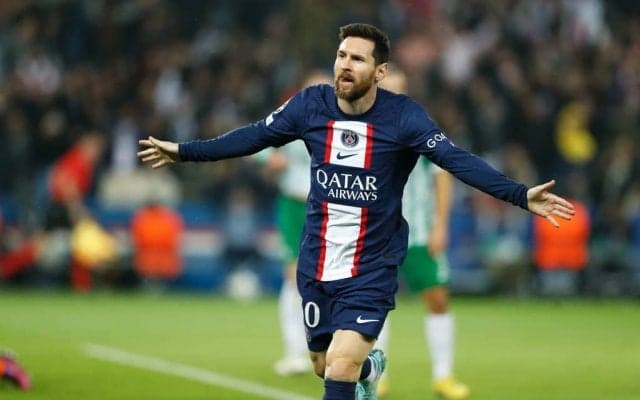 ｢もはや芸術｣ リオネル・メッシが「圧巻のアウトサイド弾」!! 2ゴール2アシストの大暴れでPSGがCL決勝T進出決定