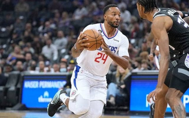 不調の続くパウエルをクリッパーズの指揮官が激励…「シュートを外しても頭を下げるな」