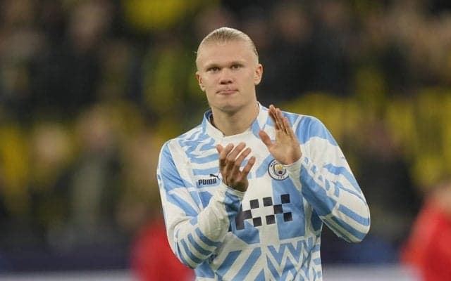  「良い雰囲気を放っている」マンチェスターCが背番号9だけの「リフレッシュプール姿」公開！ クラブ公式がSNSでプール姿を連投する中、ハーランドだけで｢2万6000超いいね｣