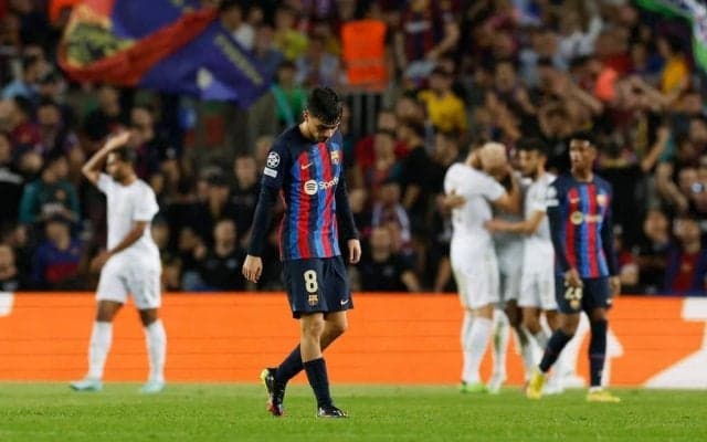 3万7000超いいね!! 欧州CL敗退のバルセロナにサポーターがカンプ・ノウで「熱いエール」！  ｢シャビ監督の問題ではない｣の声も届く