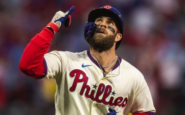 【MLB】「巨大な小学生」　デカすぎる“ハーパー少年”にファン騒然「12歳で17歳に見える」