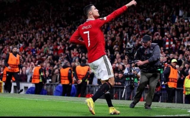 “禊弾”のC・ロナウド 新ゴールパフォーマンス「バスで寝る時の姿勢」を再び披露！