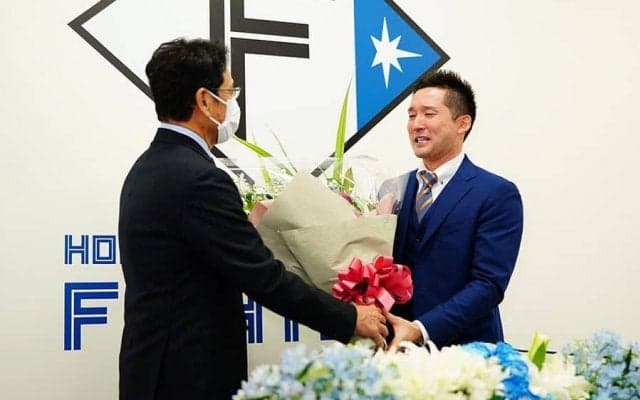 「泣くなケンシ、泣くな」　引退会見で涙の抱擁…ハム杉谷が明かす恩師への思い