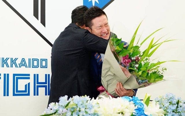 杉谷拳士が超前向き「前進会見」で涙を見せたワケ　“2人の父”と歩んだ野球人生