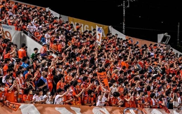 「これも即完売の予感」J1昇格の新潟が「ゴールドの限定Tシャツ」緊急販売！ サポーター待望の商品に、グッズ担当者に「ありがとうございます」の嵐！