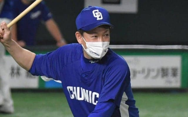 53歳、立浪監督がハードトレ“乱入”　ファン注目「監督の腹筋と言うシュールな場面」