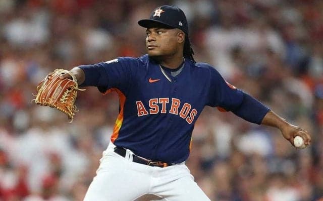 MLBワールドシリーズで疑惑の目　アストロズ投手の不自然な“手こね仕草”の動画が拡散