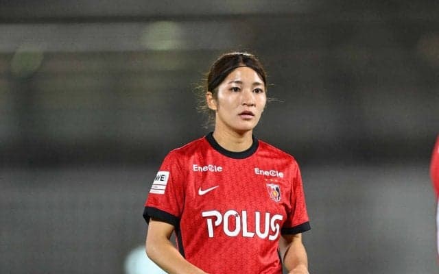 ｢綺麗!可愛い!｣誕生日を迎えた浦和レッズL遠藤優に｢祝福の声」続々！ ｢お花もスカーフも大人女子でよく似合う〜｣と話題の私服ショット