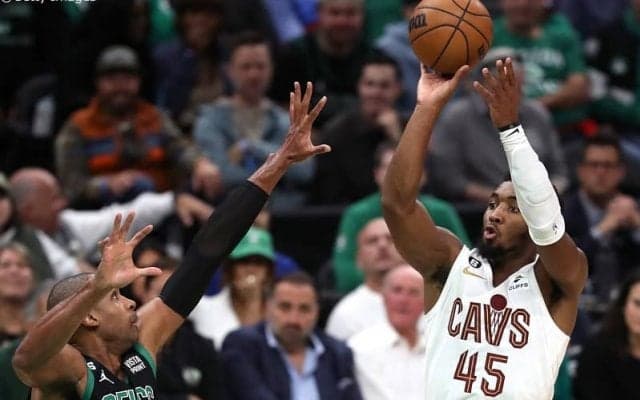 キャブズの得点源として大暴れを見せるドノバン・ミッチェルが63年ぶりの快挙！