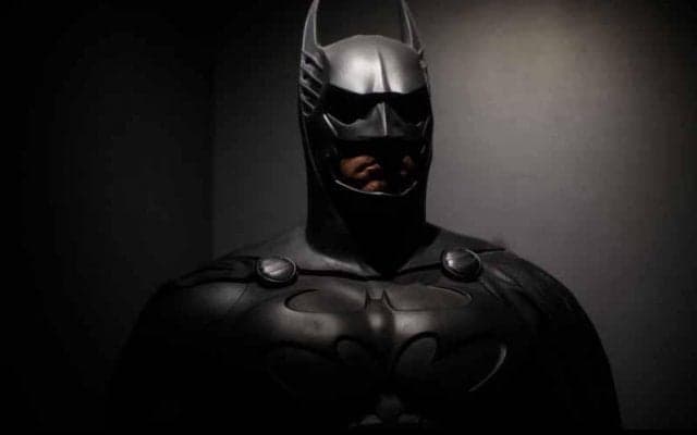 バットマンならぬパットマンが誕生！？バットモービルまで完全再現したユナイテッドOBのガチすぎる仮装が大反響