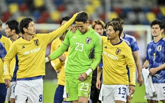 「白岳ユニ着てる!!」「久々のベガユニ姿」GKシュミットの日本代表選出を“各地”でお祝い！ J2クラブのファンにも日本代表選出の喜びが広がる