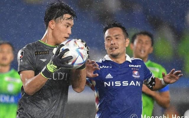 初期のサッカーでは許されていた手でのキャッチ【正しく知らなければいけない「ハンド」という反則】(1)