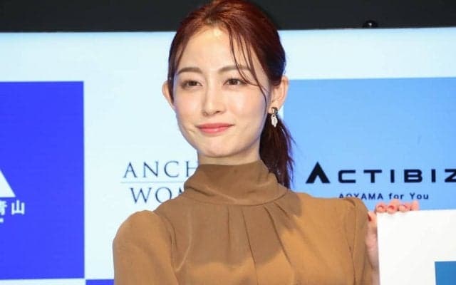 「めちゃくちゃ可愛すぎます」新井恵理那キャスターが日本代表「ユニフォーム姿」公開！ W杯特集に向けた全身着用画像に「勝利の女神ですね♪」とファン歓喜！