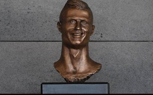 サッカー選手の彫像“似ていない”問題が再び？C・ロナウド、サラーに続き今度はマネが「全くの別人」に