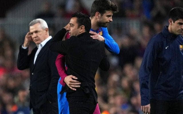 「最高のCBの1人」電撃引退のピケに元チームメイトでもあるチャビ監督がコメント「身を引くことで、壮大な偉大さを示す」