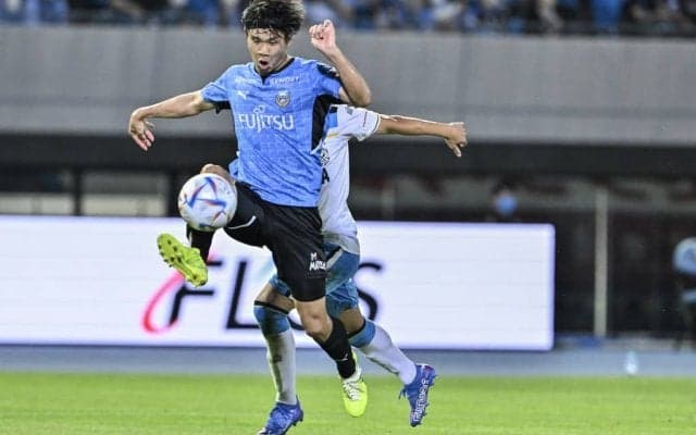 「可愛いし発想がすごい」川崎Fがまたも「トリッキーなアイデア商品」を開発！　神出鬼没の右SBをモチーフにした「そこにミキ!?マグカップ」にファンも驚きの声！