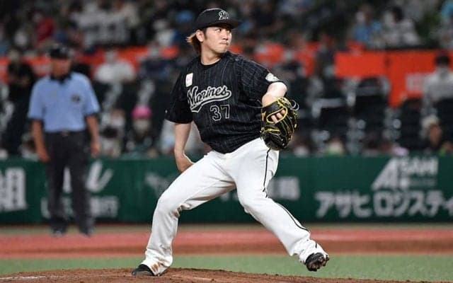 帰省中に球団から電話「とりあえず来てくれ」　ロッテの157キロ右腕を変えた“人的補償”