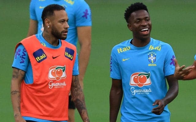 「これどこで買えるの？」ネイマールが披露した後輩・ヴィニシウスのTシャツが話題「彼はレアルのファンだ」「バルサよりヴィニシウス」