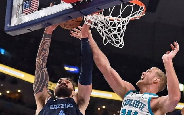 グリズリーズのスティーブン・アダムズが前半だけで球団新記録の16リバウンド