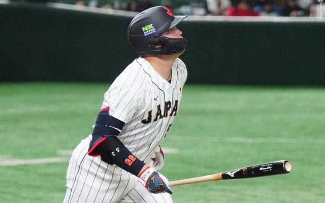 村上宗隆、初の侍ジャパン4番弾　6回に豪快ソロ、最年少3冠王の打棒にドーム騒然