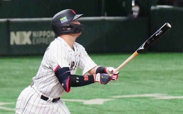 侍ジャパン、村上宗隆ら3発で逆転勝ち　栗山監督が初勝利、引退・杉谷は代打右飛に涙