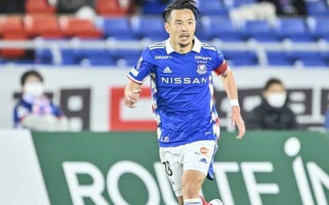 「こんなん泣くに決まってる」J1優勝の横浜FM、水沼宏太と宮市亮が「涙の抱擁」! ファンの涙腺を崩壊させた「20秒」