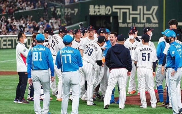 総勢60人に埋もれた173cmの杉谷拳士　日本一贅沢な瞬間は「なんとも幸せそうな画」