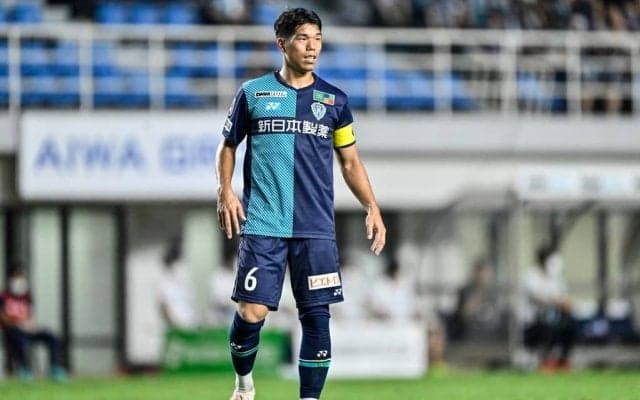 「めちゃめちゃええやん」J1福岡が来季着用の「新ユニフォーム」発表！ リーグ最終戦後に公表した、縦ストライプの新デザイン