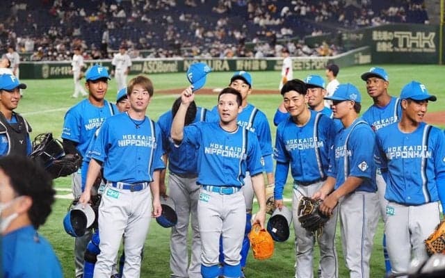 顔ぐちゃぐちゃの杉谷と“悪笑顔”のナイン　対照的なベンチ前にファン「泣くなよぉ」