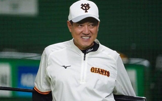 打席立った原監督が「現役の時と構え変わらない」　内角ズバリの左腕に「ナイスボール」