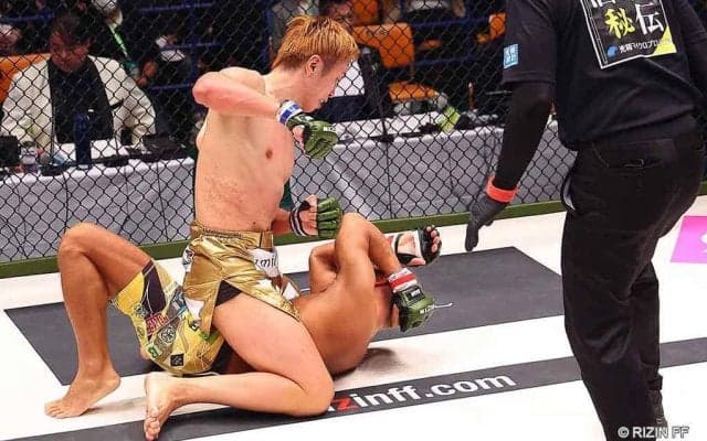 【RIZIN】久保優太が10カ月ぶり“再起戦”で奥田啓介に1ラウンドTKO勝ち　「ここが僕のリスタート」と安堵