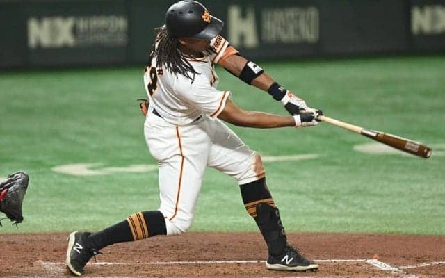 巨人ウォーカーが侍サブマリン粉砕　左翼へ勝ち越し3ラン、弾丸ライナーで場内騒然