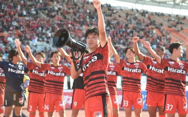 「一体感ええな」「何回も見ちゃう」初のJ1目指す熊本、勝利のセレブレーション“カモンロッソ”が他サポにも好評！「J1でも聞きたいぞ」