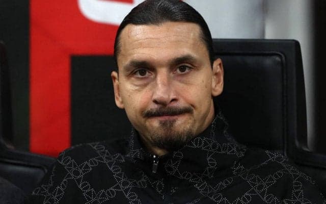 「ズラタンが恋しい」「熱い」イブラヒモビッチ、カッコ良すぎの衝撃ハートポーズ「早く戻ってきてくれ」