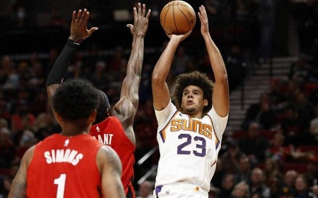 今季サンズで先発の座を勝ち取ったキャメロン・ジョンソンが右ヒザ負傷で戦線離脱