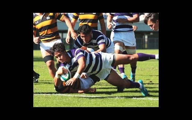 伝統のラグビー「慶明戦」はなぜ大差がついたのか。３年生BKコンビが主将不在の明治大を「前へ」押し進めた