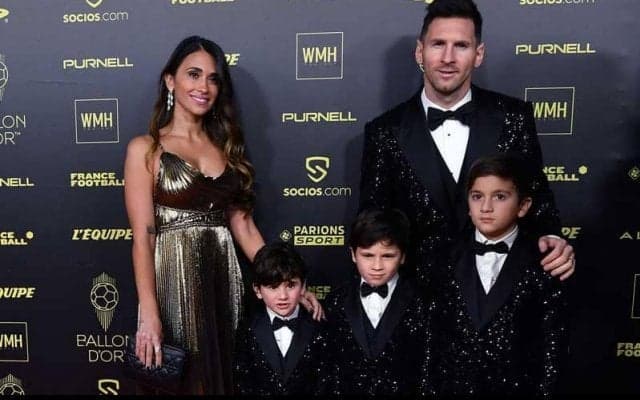 「写真のすべてが10だ」10歳になったメッシの長男が背番号10のユニフォームでお祝い！「奥さんも10点満点」