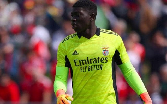 世界も度肝を抜かれたGKゴール！「鳥肌が立つ」「プスカシュ賞じゃないか？」自陣ボックス前からの衝撃ロングシュート