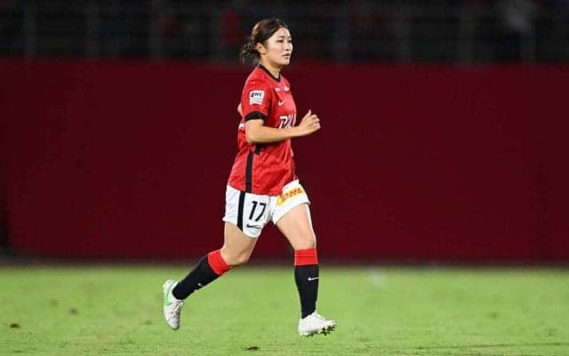 ｢美しい｣!! 浦和レッズL遠藤優が父親とのゴルフ姿を披露！ 指導を受け「ビシバシ教え込んでもらいました」としながらも｢秋のゴルフ最高でした〜っ｣と報告