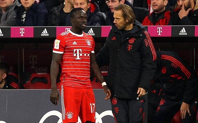 「厄介な箇所」バイエルンのマネもヒザ付近を負傷し途中交代…指揮官は検査の可能性を語るもACは「あまり深刻なことはない」と見解