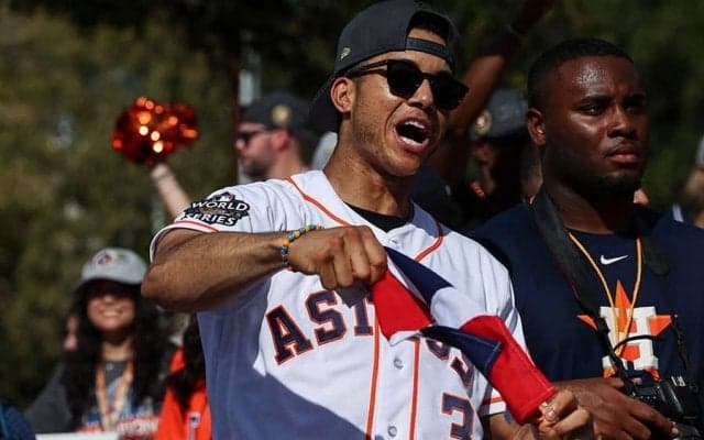 【MLB】ビルから溢れ出す大群衆が「美しい」　相次ぐ“求婚”にMVP困惑「彼女が気を悪くした」