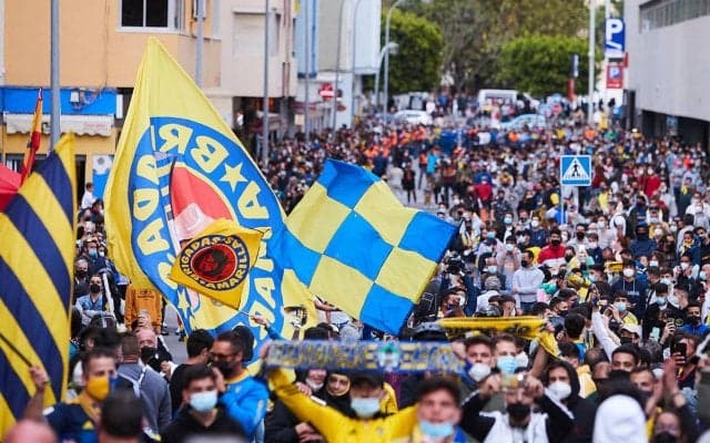 Jリーグ公式よりも先にやっていた！スペインクラブもタッキー真似て“上下逆さま”で投稿！？「お前もか」「サッカー界で流行」