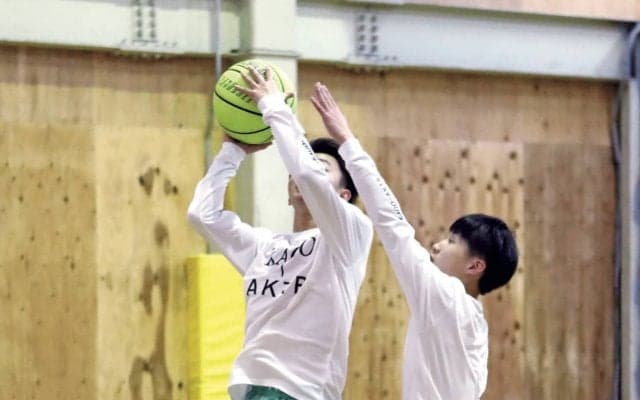 全ての中高生に知ってほしい！ 基本のシュートを決め切る極意〈レイアップ編(3)〉[リバイバル記事]