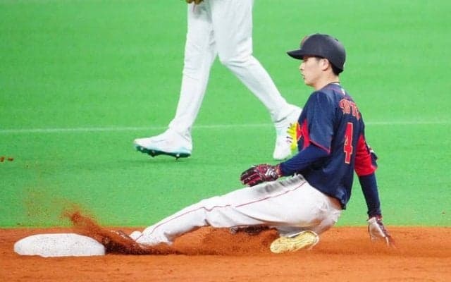 侍J栗山監督、2戦連続で盗塁王に代走　3回に山田→周東…“豪華采配”に球場どよめき