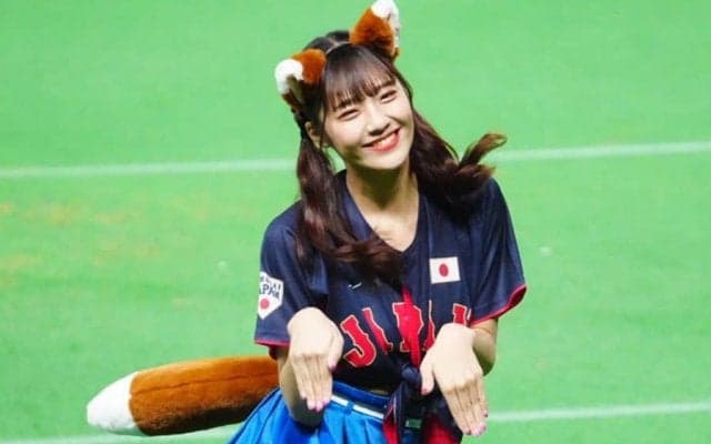 侍仕様で“おへそチラリ”　「きつねダンス」が札幌Dラスト…しっぽフリフリで魅了