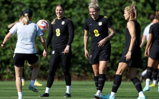 「顔がすべて」なでしこジャパンと対戦する欧州女王イングランド、練習中にアクシデントも大爆笑「カオス過ぎる」