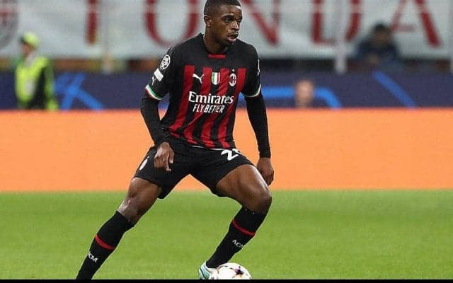 カルルがミランとの契約を2027年まで延長！　今季は公式戦全試合に出場