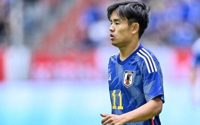 「天使か?」「可愛くてにやけた」ソシエダ・久保建英の”同僚MF”、ベンチの天井に「頭ごっつん」シーンが注目される