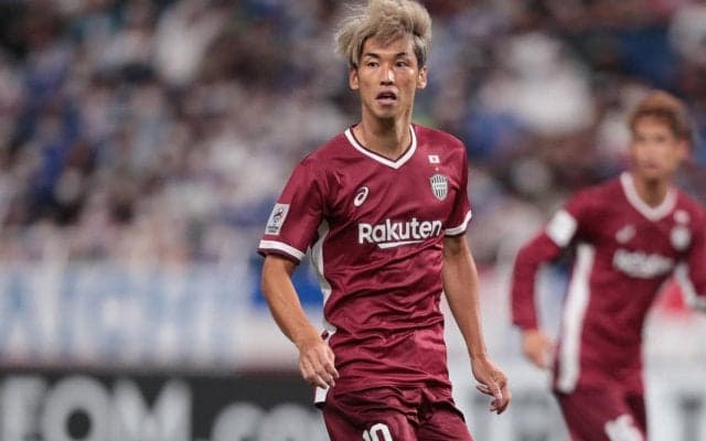 大迫勇也の妻・三輪麻未さんが心境「来シーズンは、嬉し涙で終わりたい」、初めてスタジアムで撮影した家族ショットも披露